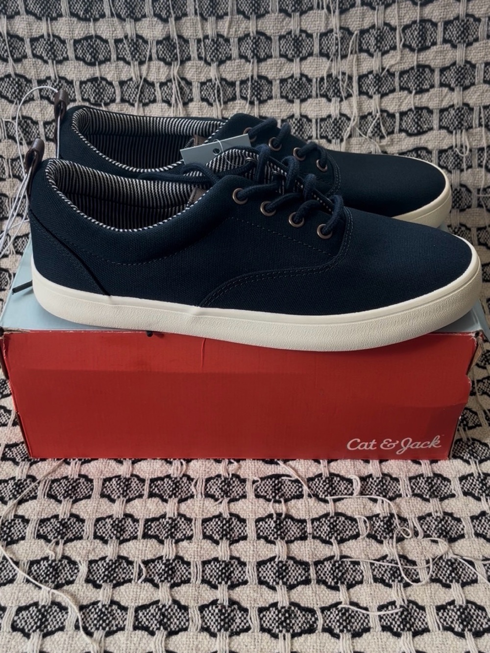 Cat & Jack Navy and White Kids Lace-Up Jett Sneakers - Picture 4 of 7